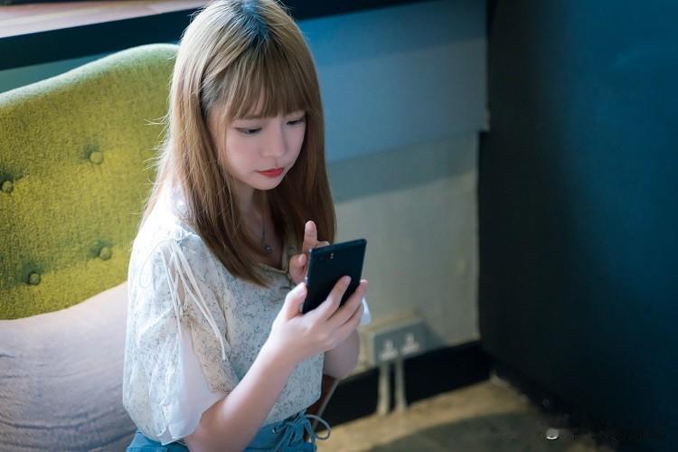 婚外情结束后，女人还爱着情人，会有这5种表现：1、私下里给情人发消息，偷偷联系