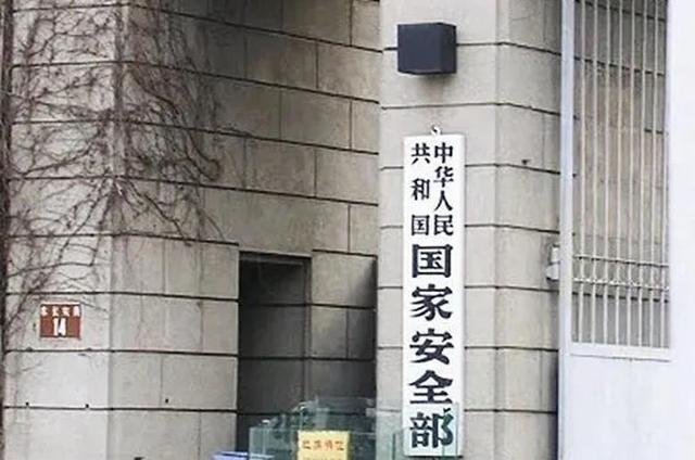 王庆简早在中国驻日大使馆担任上校武官时，由于表现出色，被调回北京国防要害部门担任