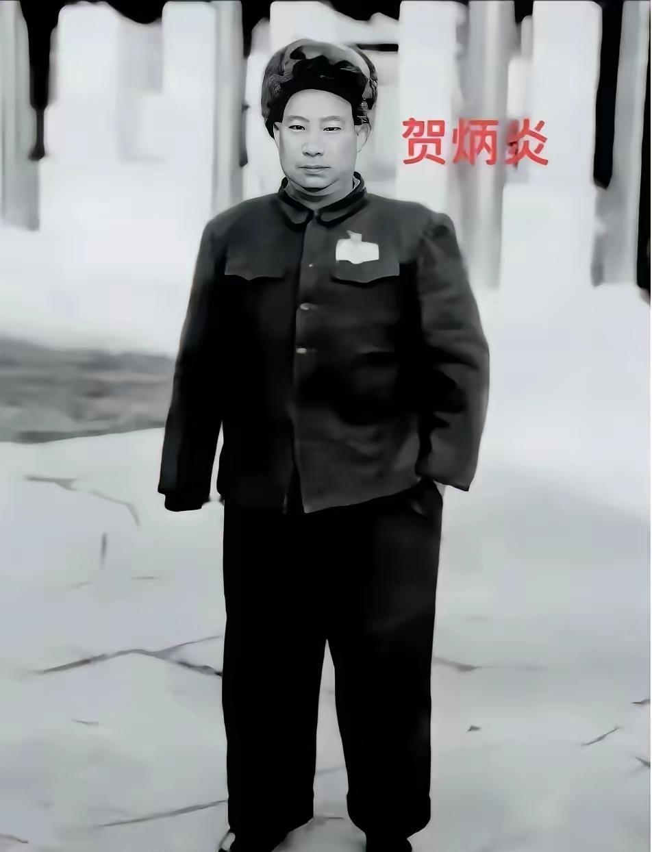 1937年雁门关伏击战中，贺炳炎目睹了一名八路军士兵被一个不满五尺的日本兵一刺刀