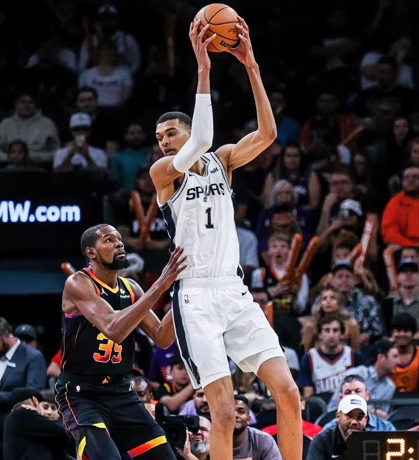 西部争霸风云再起：雷霆稳坐王座，火箭湖人谁能撼动格局？