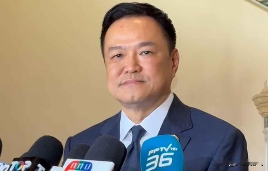 泰国总理阿努廷已经下令交通部取消与建筑巨头意大利-泰国发展公司的合同，此前该公司