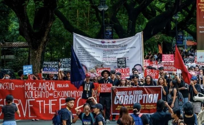 菲律宾国家警察署周六表示，他们监测了前一天在马尼拉不同地区举行的13次集会，活动