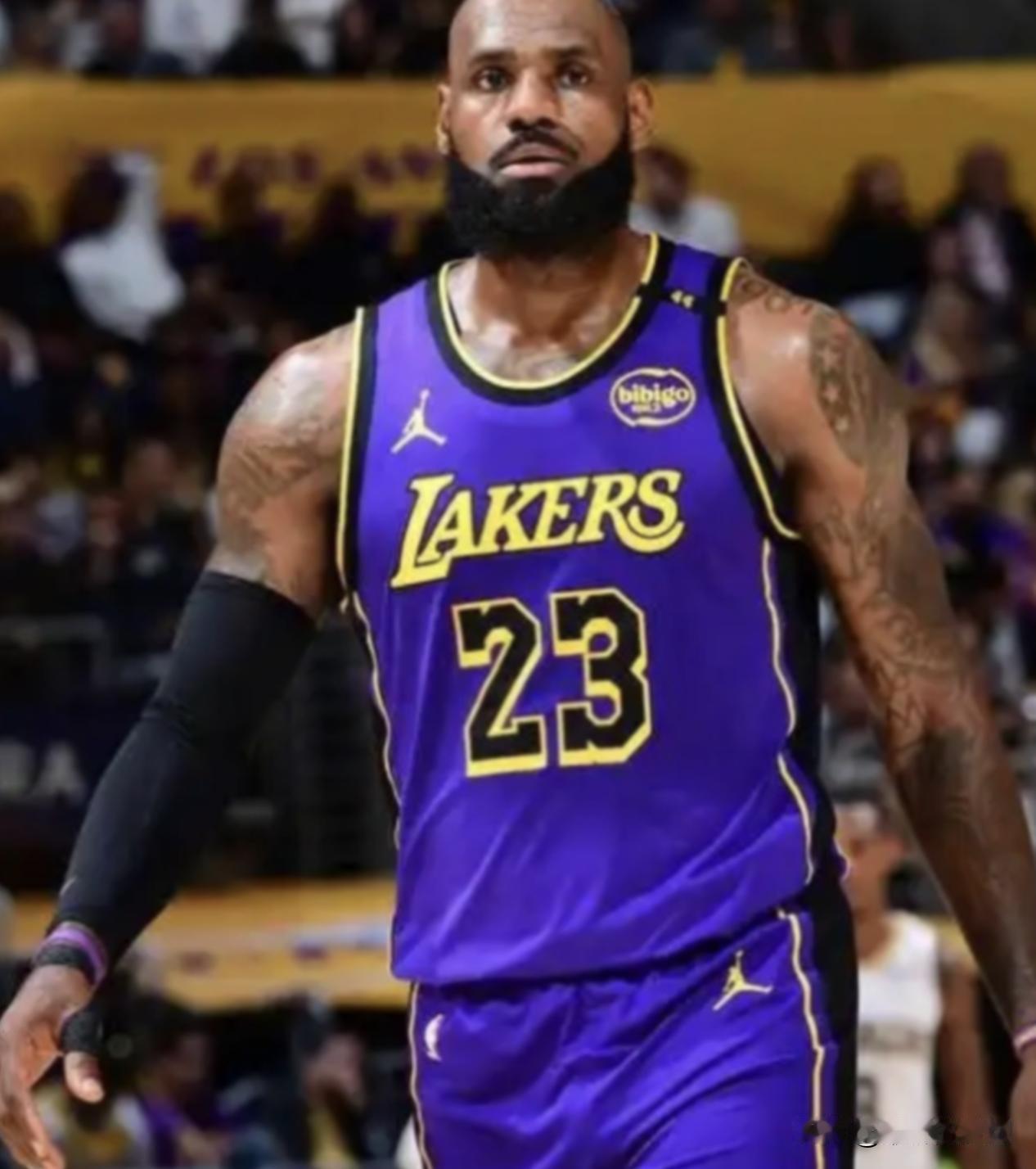 NBA历史巅峰最久的十大球星！你们看看还有谁？1.詹姆斯历史巅峰时