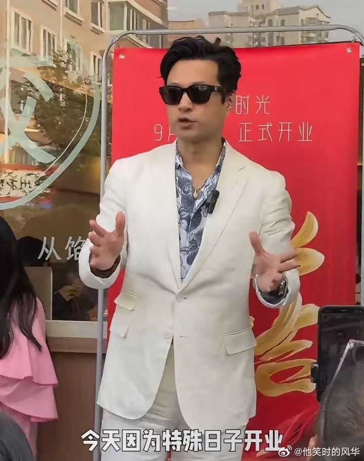 谭凯的饺子馆开业，​我特意查了一下饺子的价格，​万万没想到，不要一元一个，20个