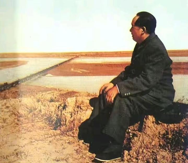 不扎堆进城！伟人早已预判人口流动难题，解法太有智慧。很多人都关注如今城乡人口