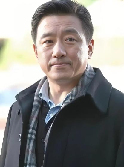 影视圈最忌讳的就是坐地起价，尤其是拍到一半拿项目要挟，可偏偏有人敢冒这个险。 