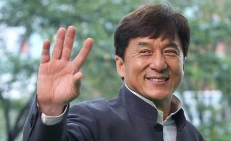 2009年，成龙将所有财产转移到林凤娇名下，并将影视公司交给林凤娇打理。林凤娇接