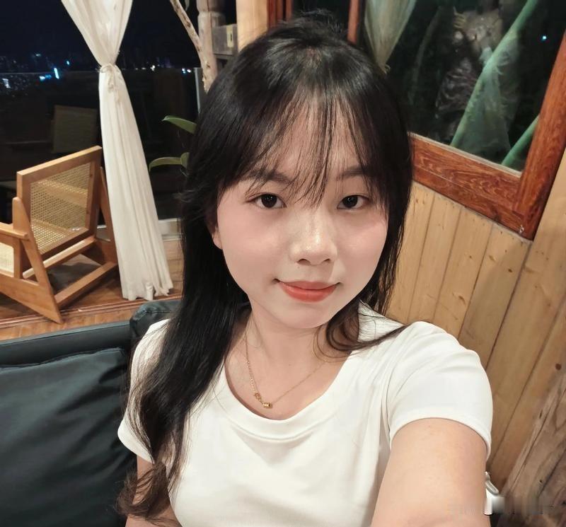 “穷看颧骨，富看额头”这一说法饶有趣味，它并非带着迷信色彩，实则是老祖宗的识人智