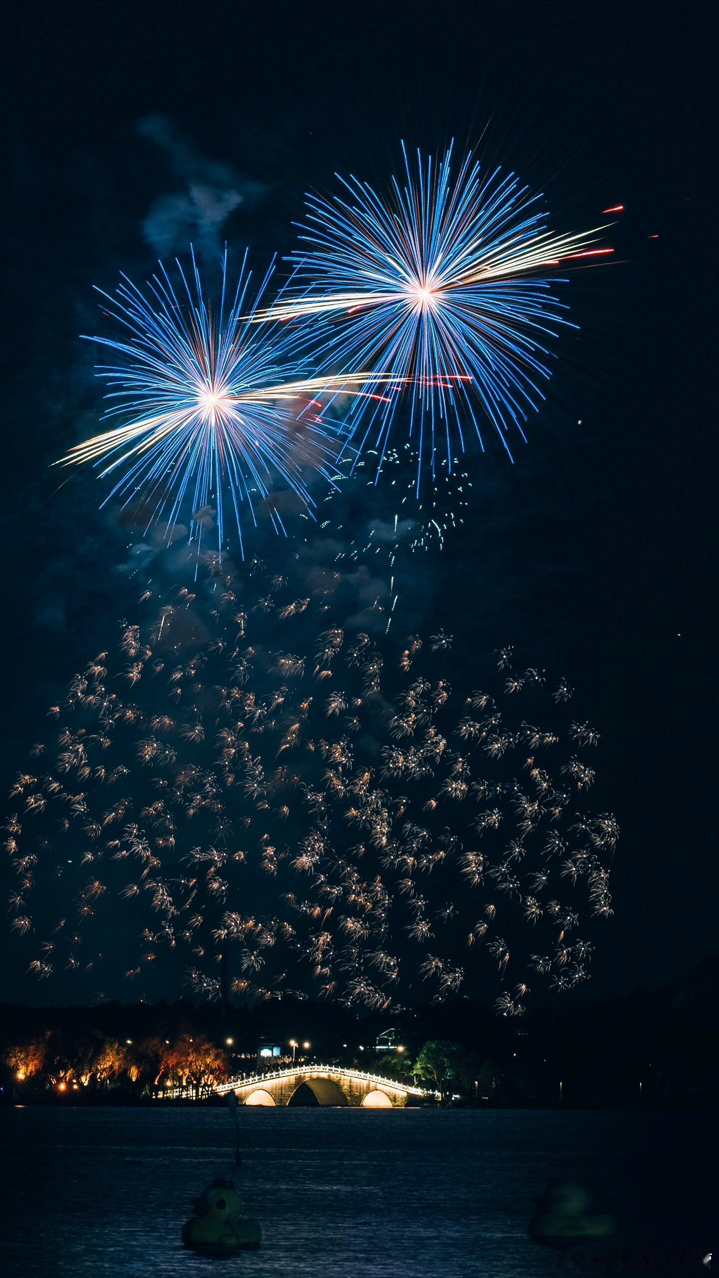30s内转发这组壁纸你会非常非常非常非常幸运！！！烟花成年轻人的情绪货币当蔡国