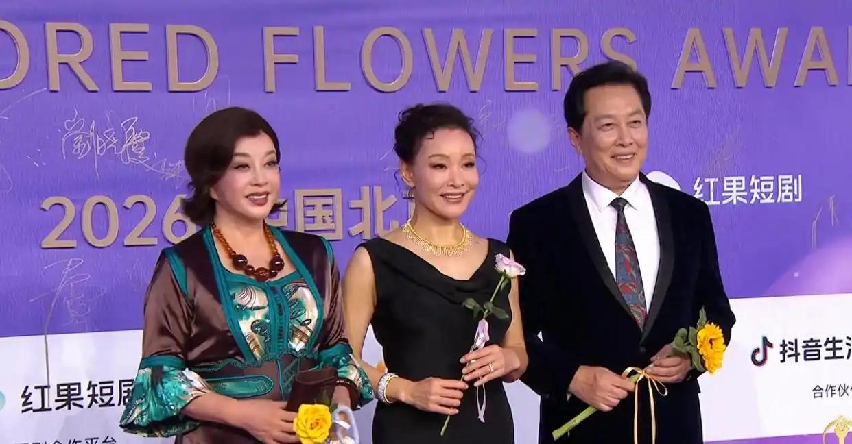 百花奖最大败笔找到了！不是舞美不行，也不是明星不够，而是致敬国产老电影，却请了陈