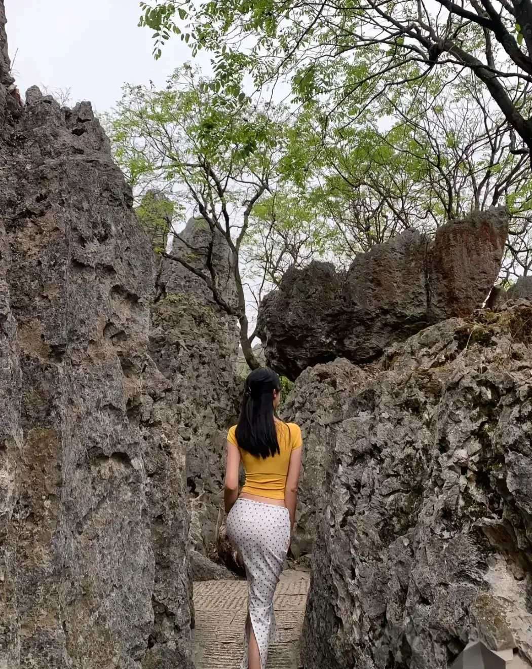 穿成这样爬山想必是一位高手！