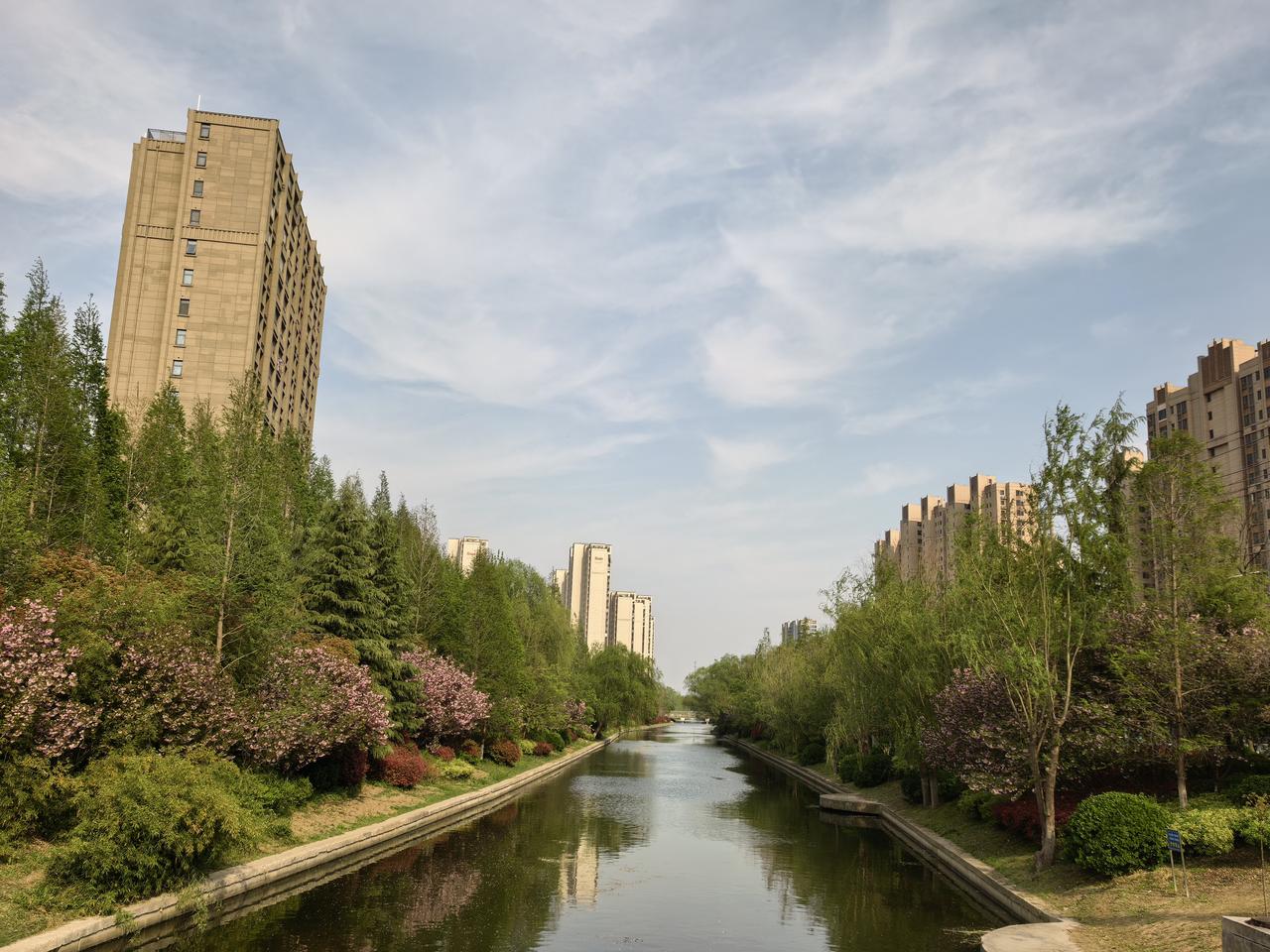 徐州新城区变化太大了徐州新城区常住人口已近20万，作为城市发展核心板块，人口持