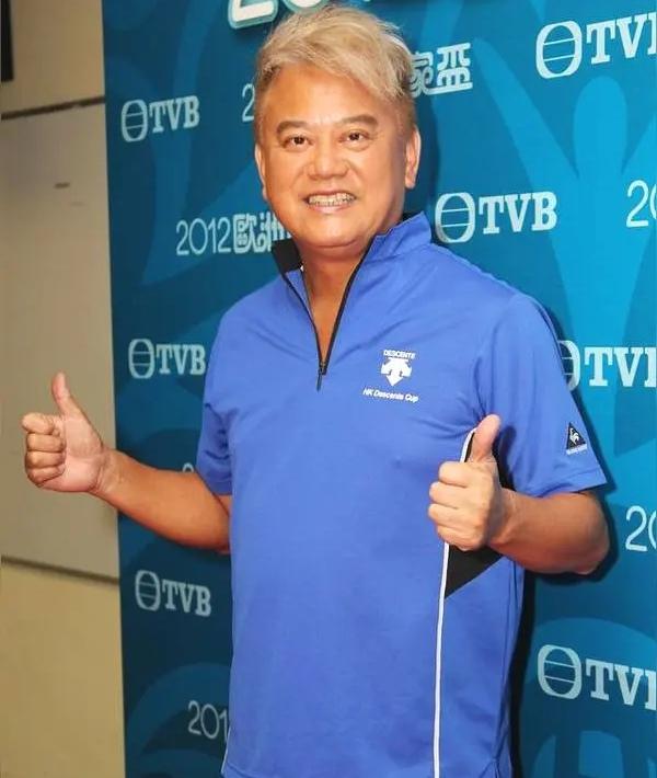 完了，我看不懂陈百祥是好人还是坏人了。以前觉得他是立场最坚定的香港艺人之一。几次