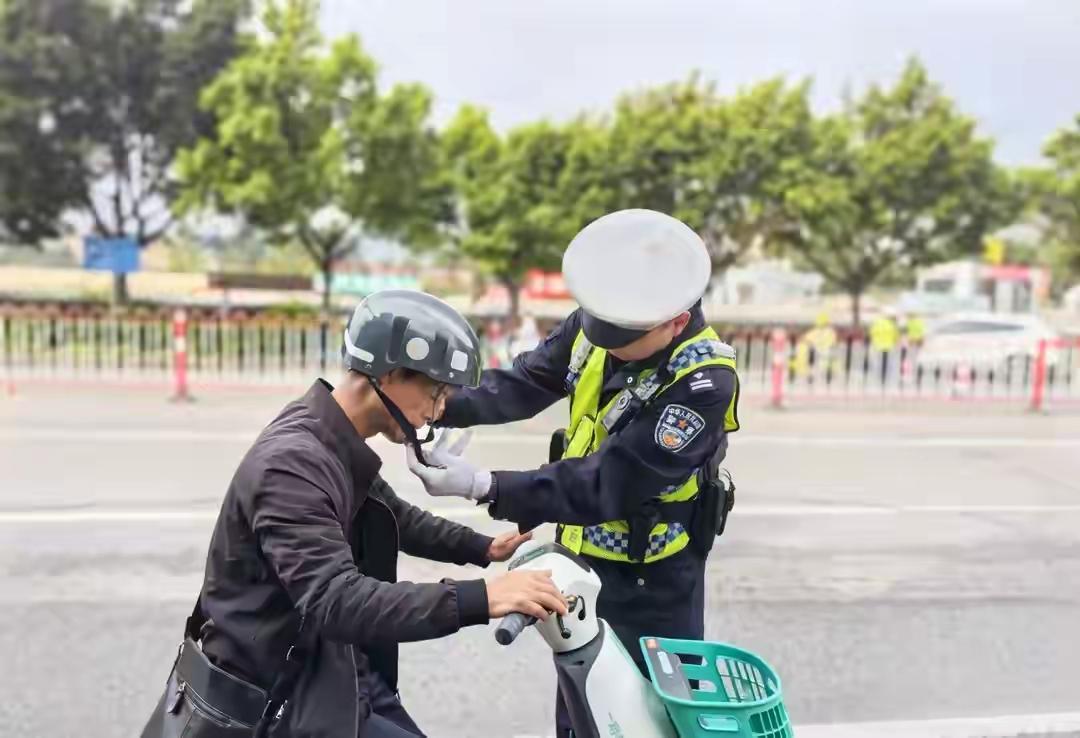 ⛑️2026年5月，超30城将不戴头盔罚款提至200元。反对声三大理由，逐一拆