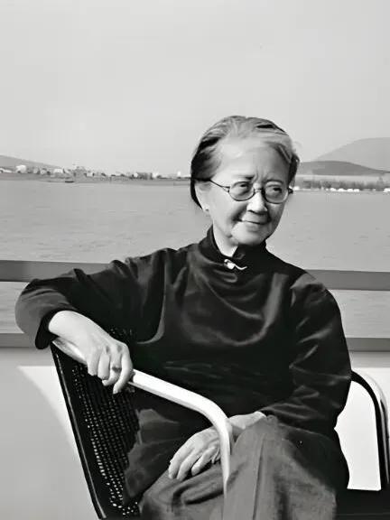 她从不体检，喝隔夜茶，患癌不化疗，活到102岁，医生追问长寿秘诀，她说了两个字，