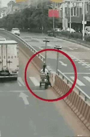 终于知道，为什么过斑马线要减了。