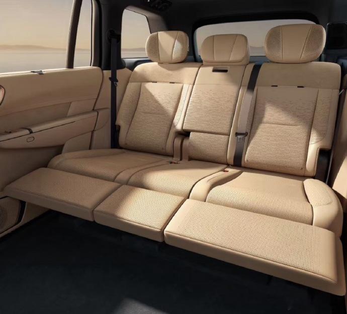 领克900大五座，是30万级最懂中国精英家庭的“全能旗舰”——SPAEvo