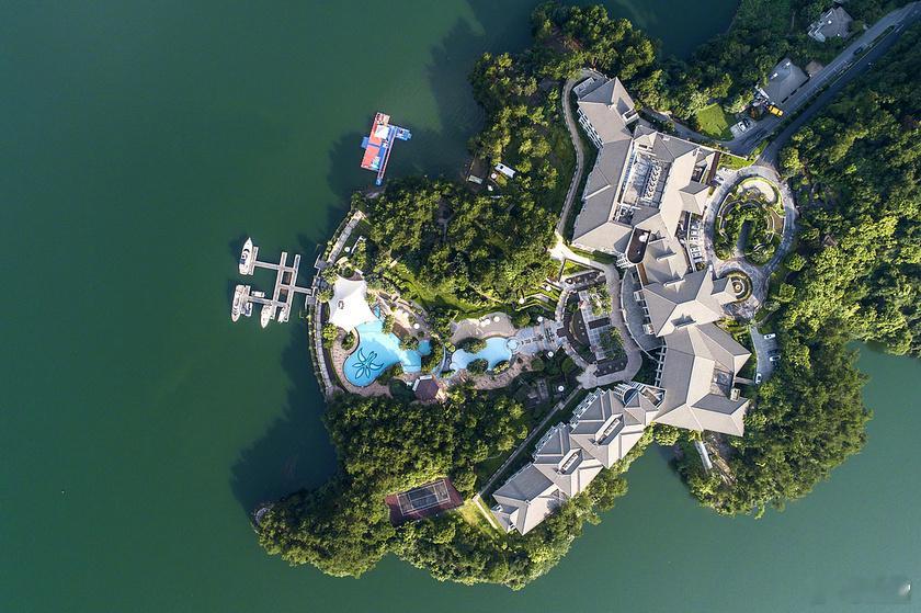 宝利德余海军金刻羽的满月宴，199元单篇财新免费了