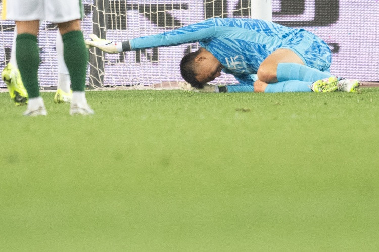 记者: 此前受重伤的韩佳奇随国安冬训, 目前不具备打比赛的条件