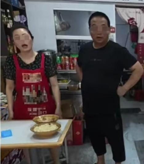 开了快十年的面馆，生意一直不错，结果在24小时内黄了。安先生点了碗12元的面