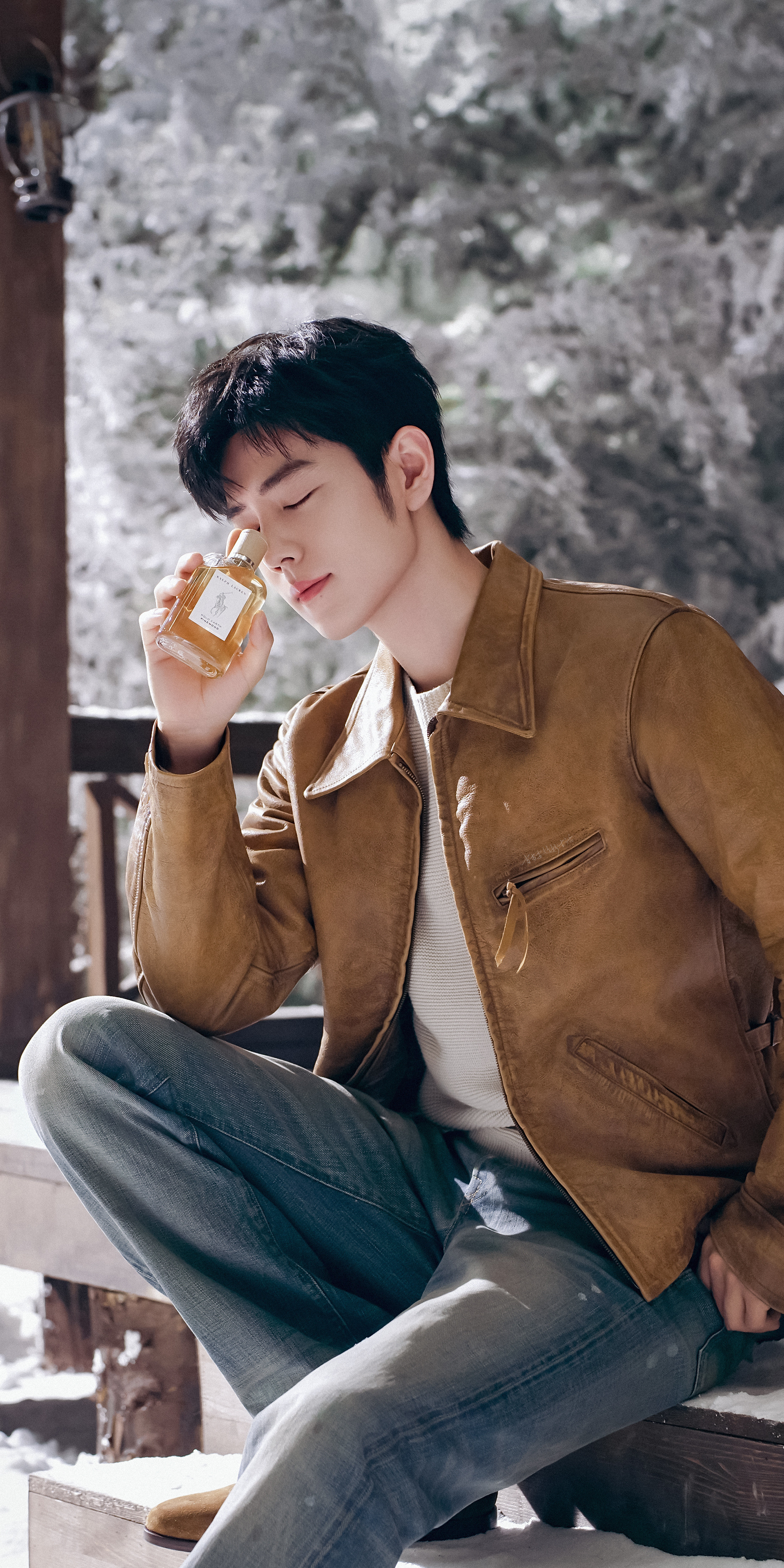 肖战新鲜的皮衣战，帅出新高度了！​​​