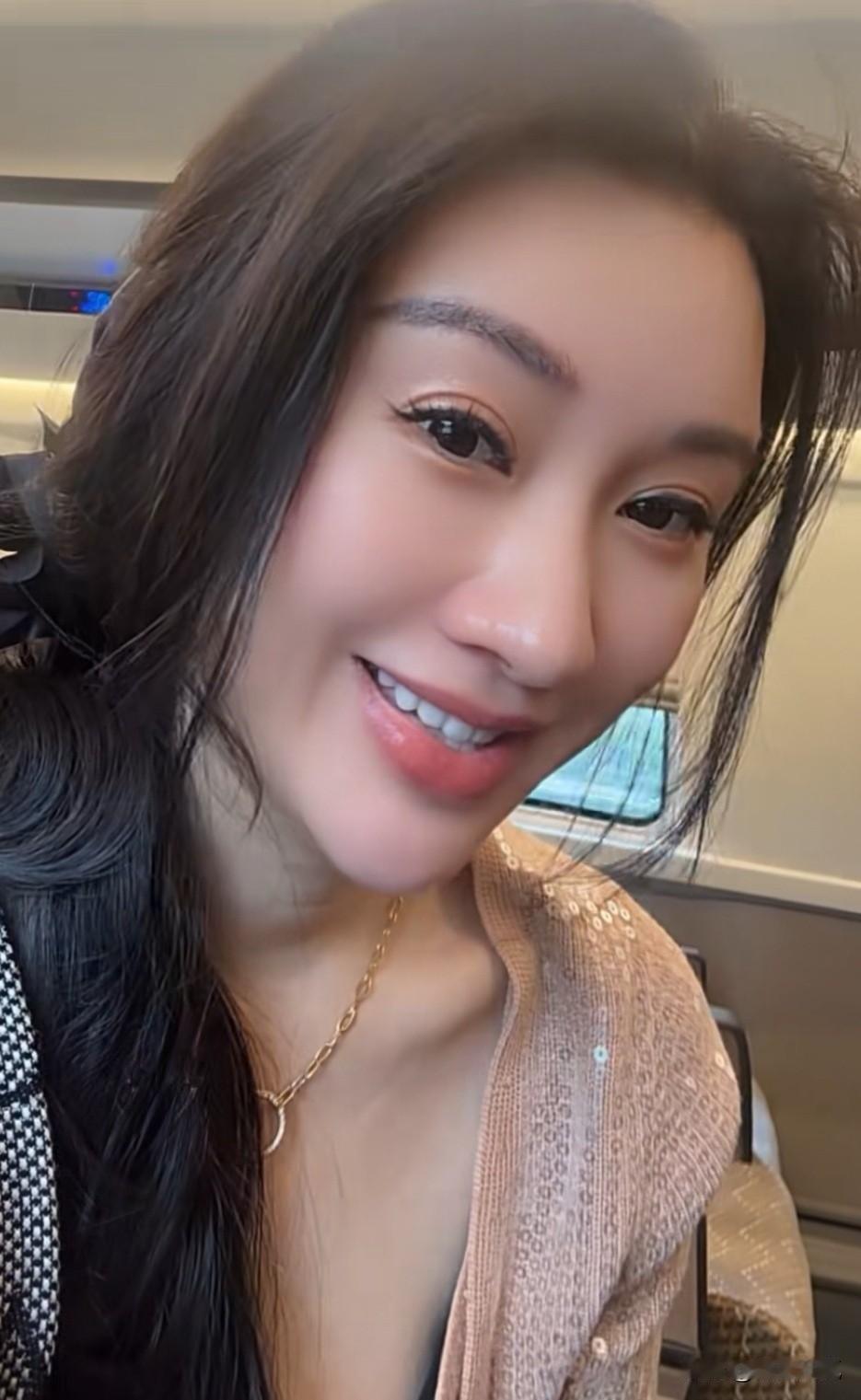 潮汕第一网红美女王雨希经常语出惊人，她用切身经历传递着自己的创业经历和正能量。