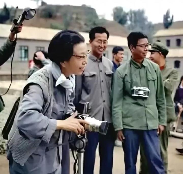 在延安的十年，她收获了甜蜜的爱情、幸福的家庭，相夫教女