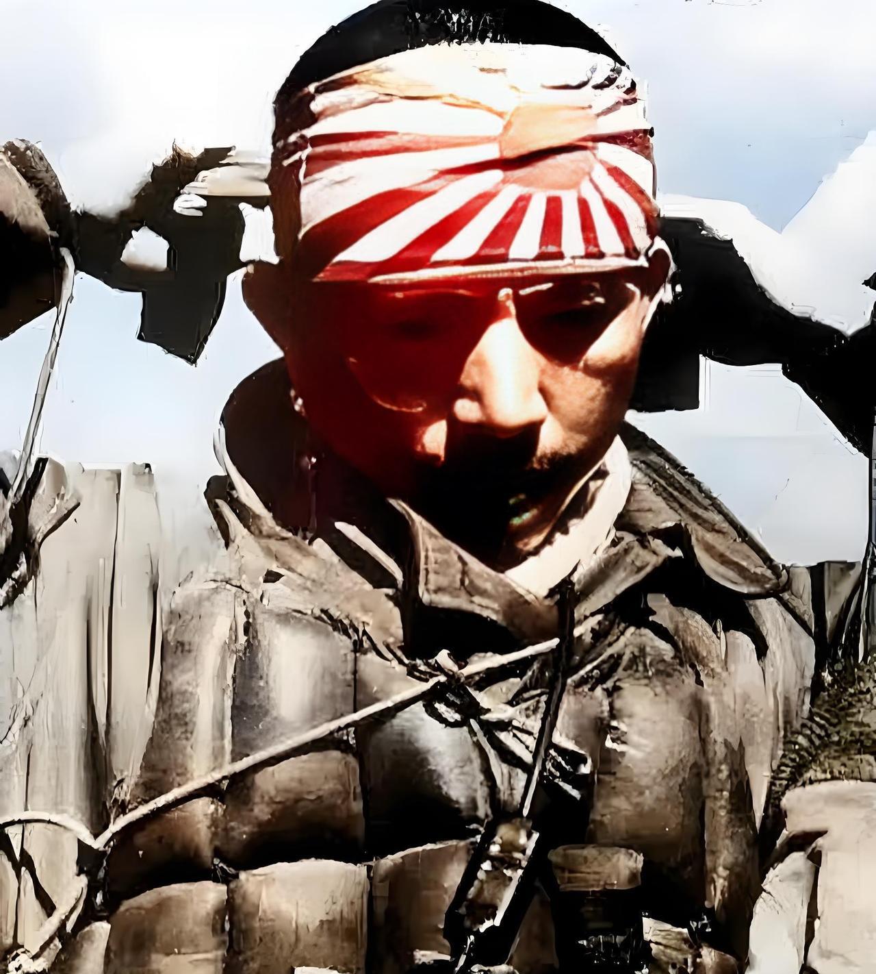 1944年，二战时期，照片上这个日本士兵名叫佐佐木，当年17岁，他是一名“神风特