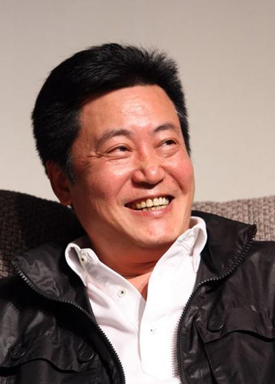 2026年8月26日，赵宝刚谍战首秀《醒来》在央视八套开播，酷云峰值冲到2.12