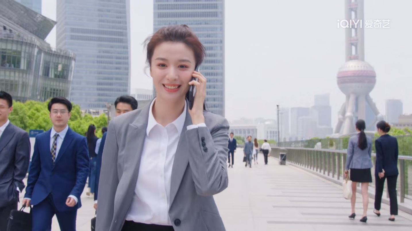 爱情有烟火王楚然好美啊啊，但是整部剧的滤镜看起来好白啊，有点刺眼的感觉怎么回事