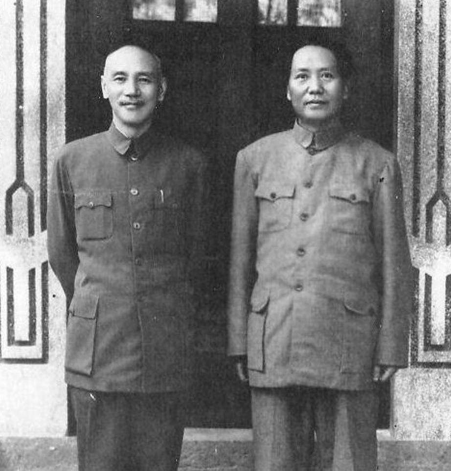 1945年8月28日，毛泽东飞抵重庆九龙坡机场，蒋介石并未亲自到机场迎
