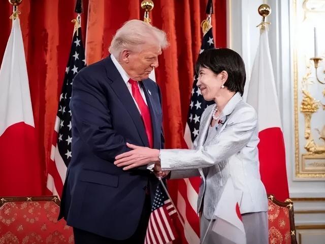 奇耻大辱！高市早苗把日本的脸，彻底丢在了白宫！特朗普当着全球媒体的面，拿珍