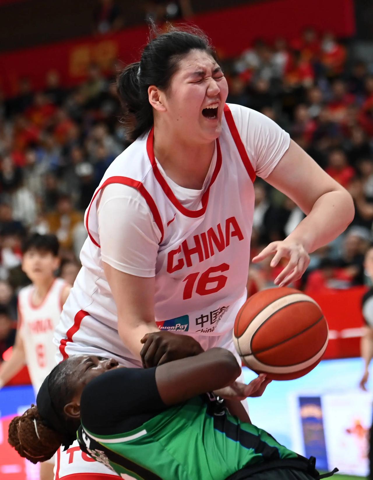 女篮这是也被男篮同化了？两场热身赛打下来，女篮也是遇到了男篮同样的问题，后卫线