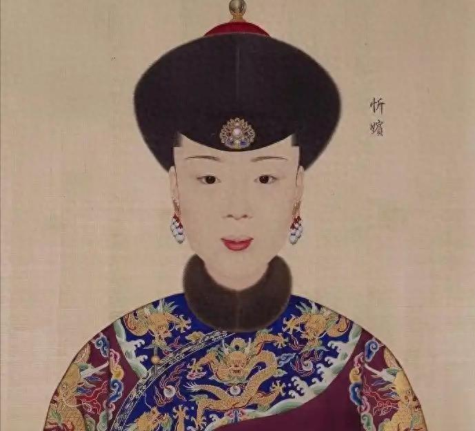 那苏图官居三朝要职，他的女儿曾与令妃齐名，成为清宫中唯一能分宠的贵妃！雍正八年
