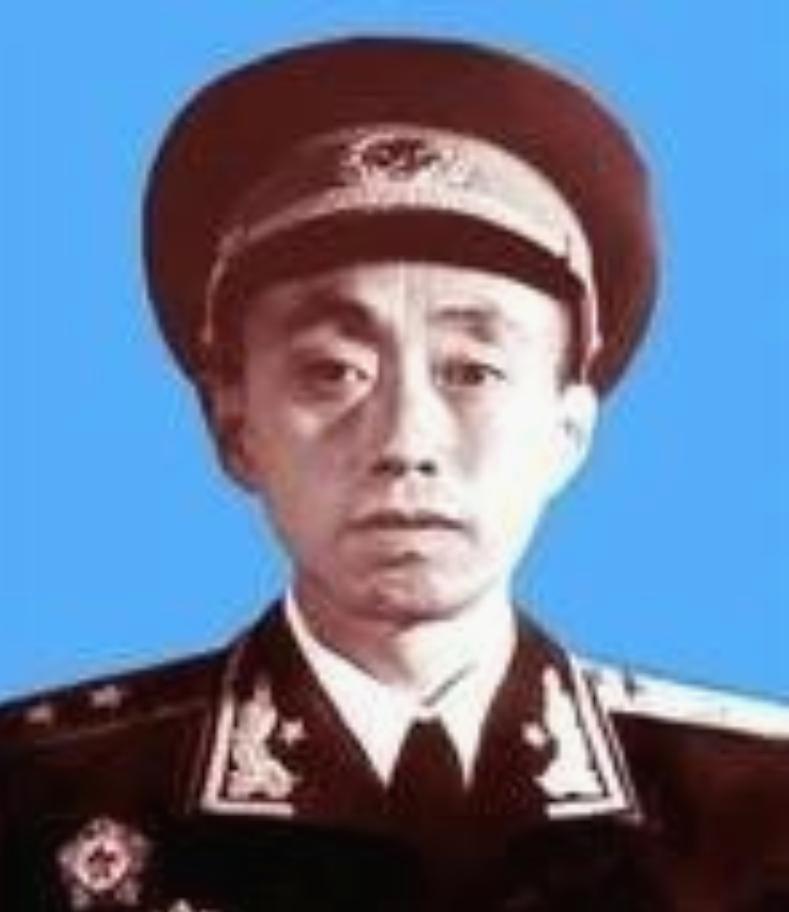 1979年，开国中将郑维山平反后没了职务，一家人吃饭都成了问题，他只好拉下老脸给