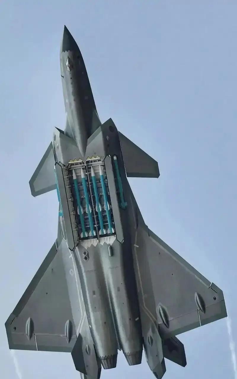 我军空战的套路目前来看非常简单，美国也非常清楚，但就是毫无办法！这个套路简单来