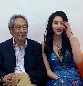 “79岁王奎荣将全部资产约3300万赠予小37岁妻子，目前已完成过户。