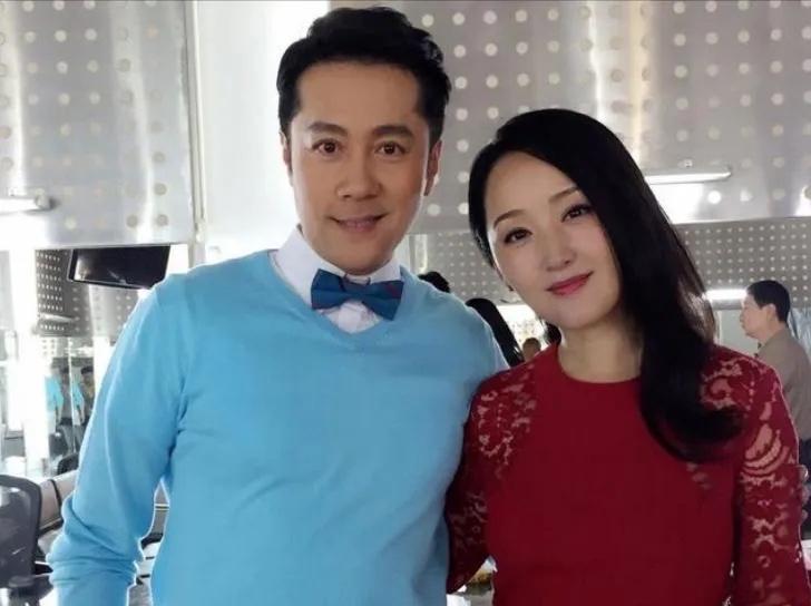 蔡国庆和妻子秦娟的爱情故事，堪称娱乐圈低调婚姻的典范。这段被保护了二十多年的感情