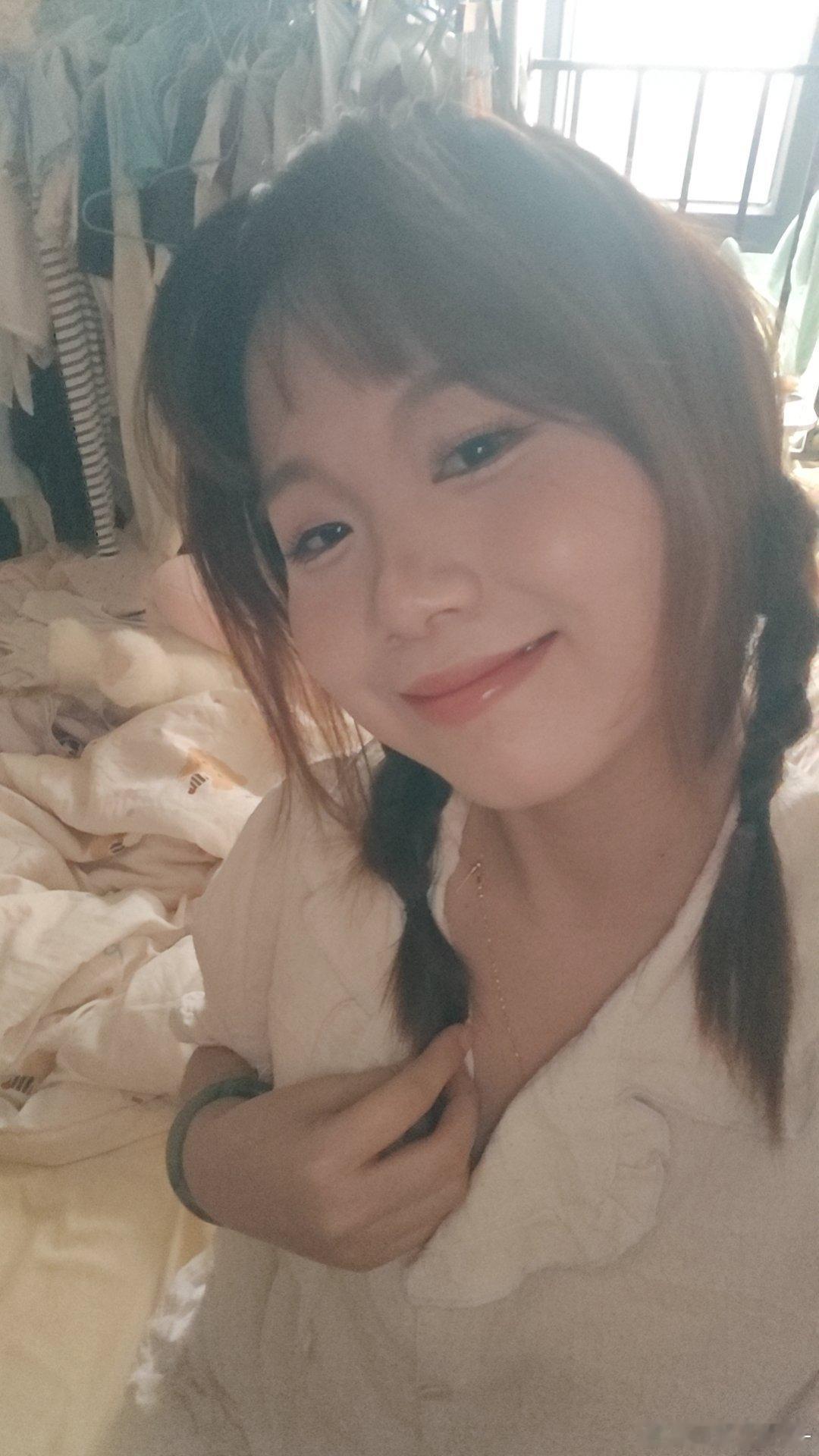 一觉醒来突然想画个妆了，刚上完大白，快递员就给我打电话，让我拿东西去南门退（一天中最不美妙的事情）妆