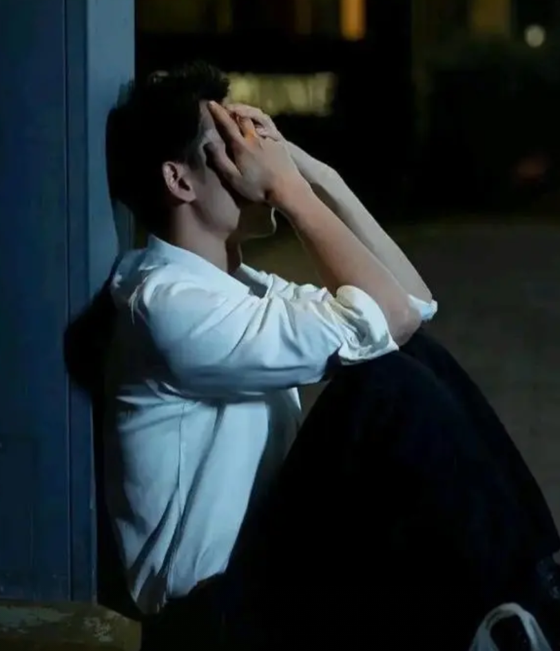 江苏昆山，男子被查出血管瘤，再熬夜很可能会猝死，他就拿着诊断书，让公司别再给他排