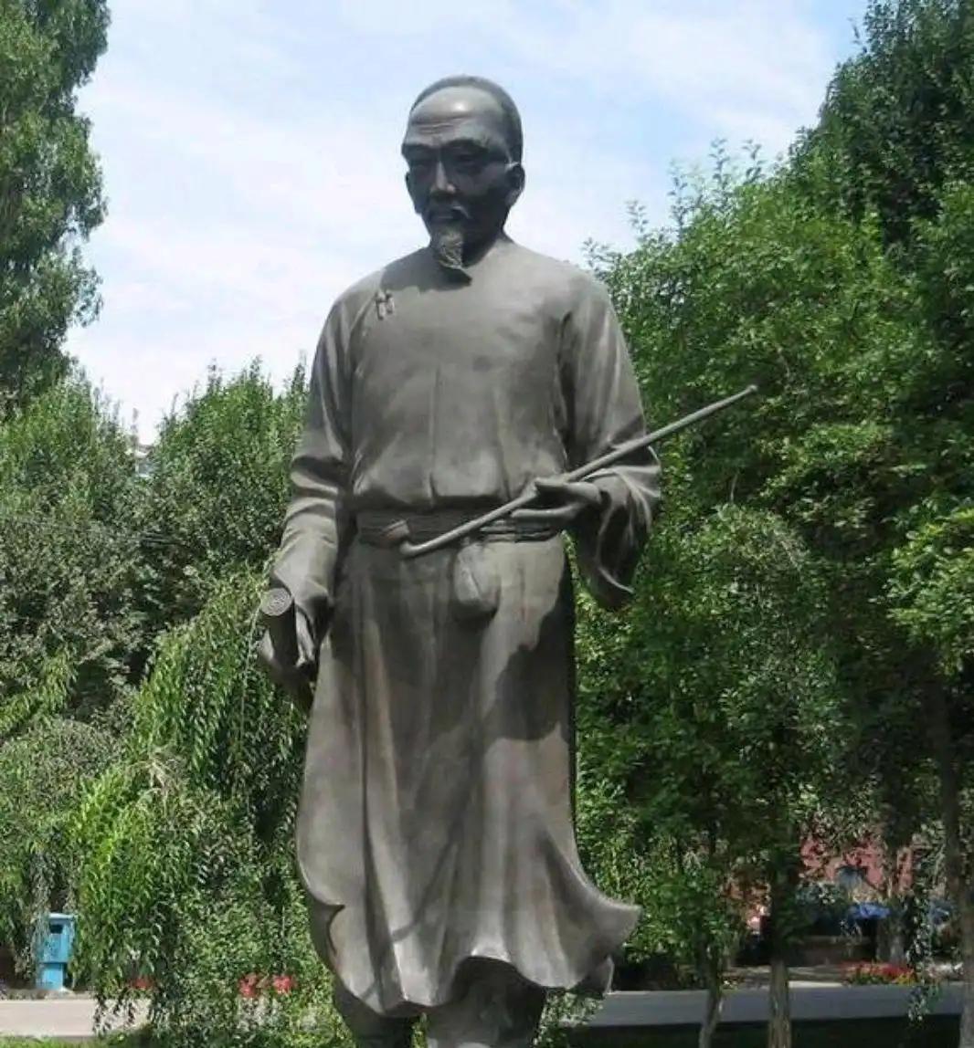 竹苞，语出《诗经》，本是竹子茂盛之意，但，乾隆有另类解读。和珅家新造了一座亭子