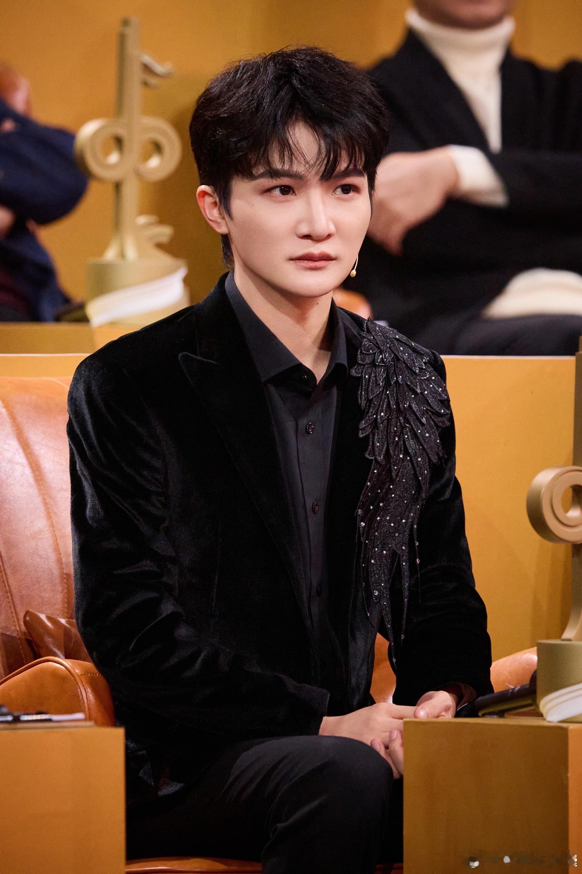 谁懂周深微博之夜发言的含金量他的感言里既有对过去的总结，也有对未来的展望，语言