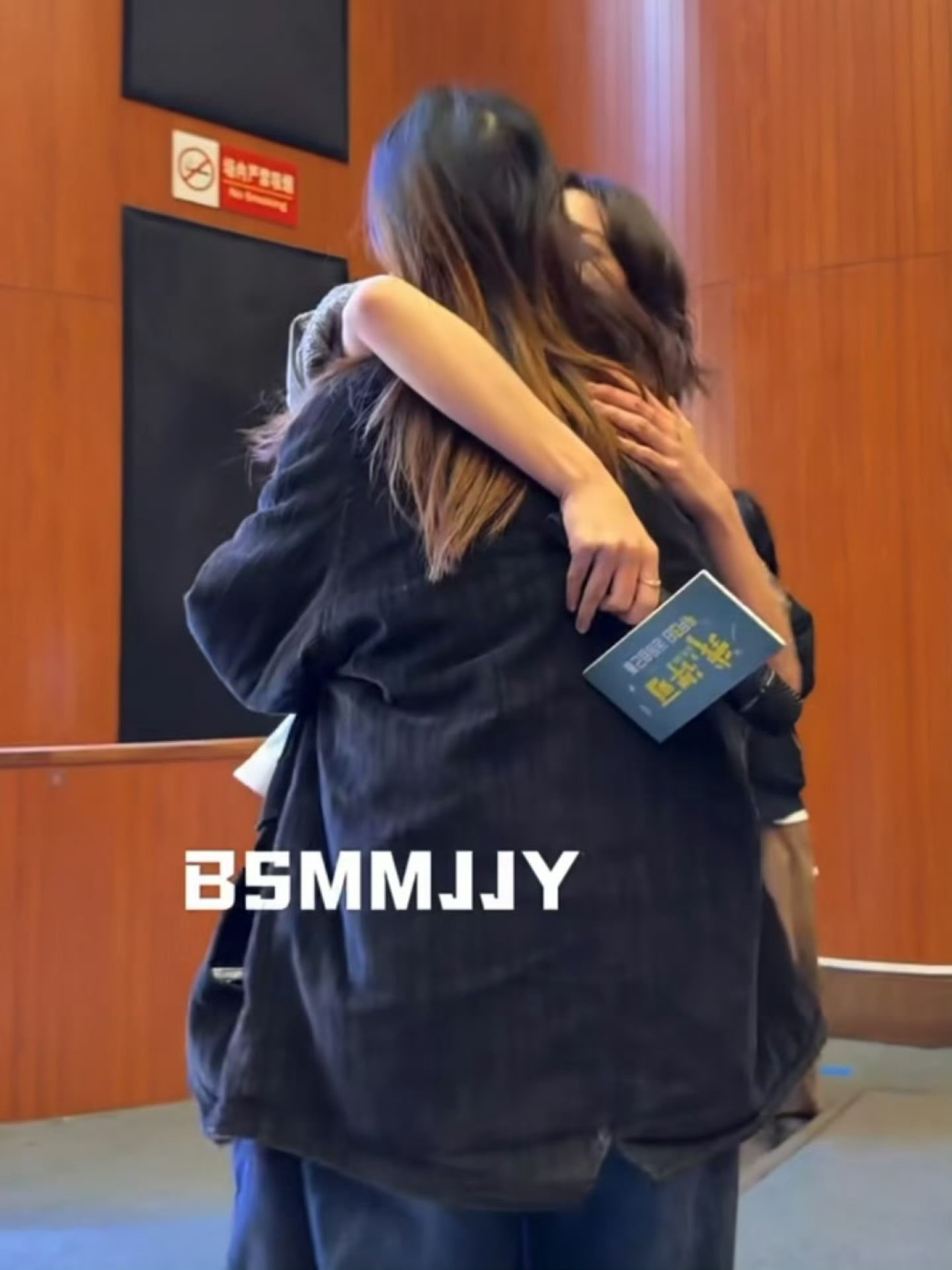 有人被文淇亲了！！