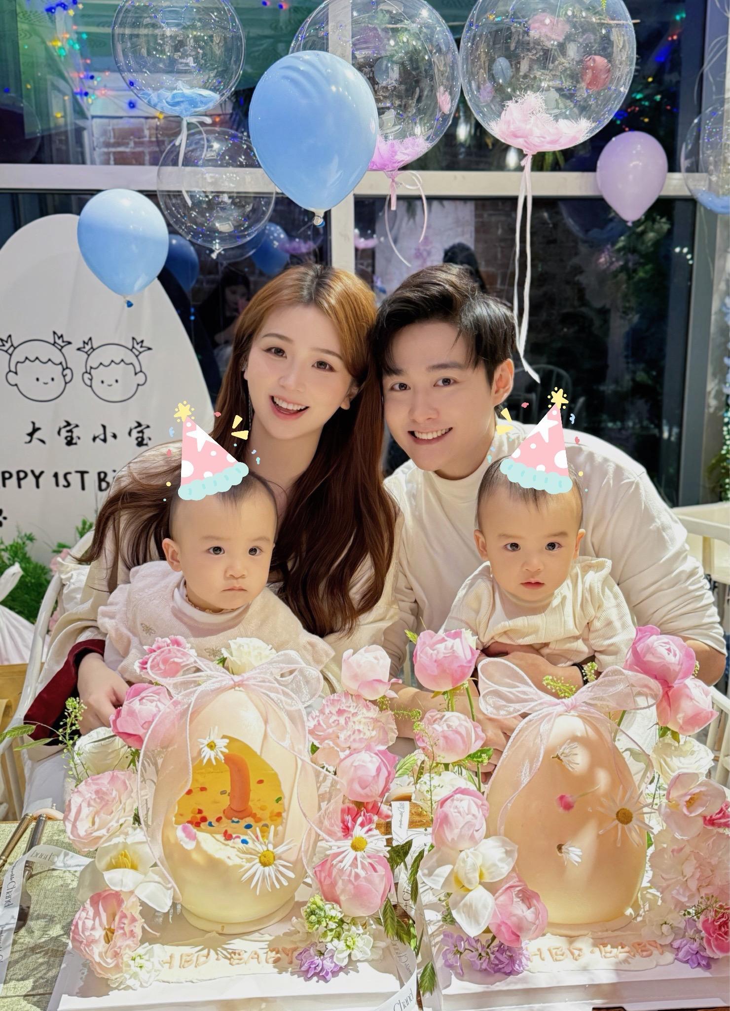 我的双胞胎女儿一岁啦！！愿你们健康 平安 认真做个快乐的小孩～