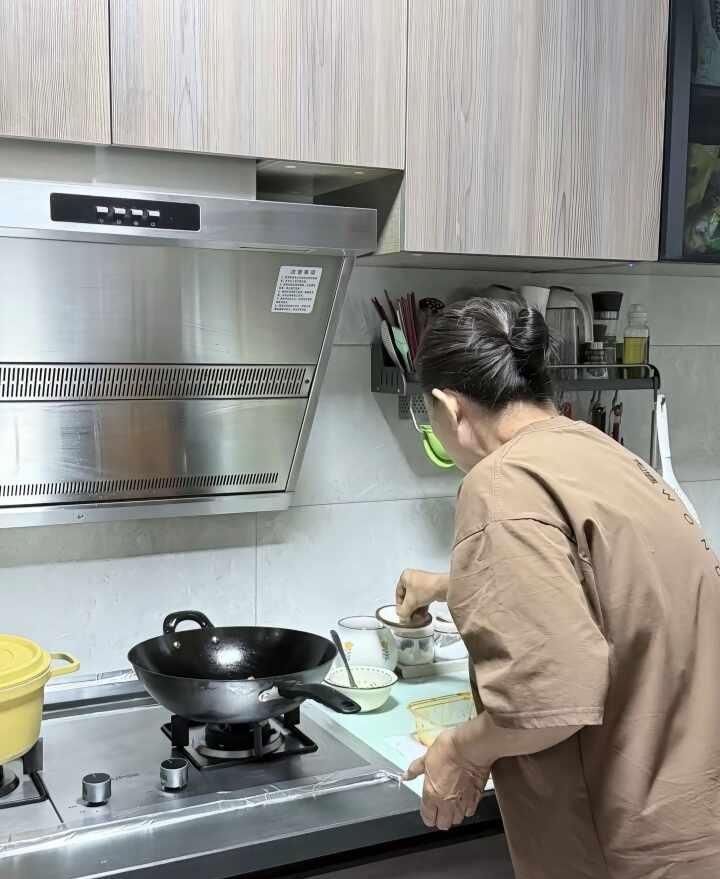 坐标广州，请的2500做饭阿姨下户了，可接盘坐标广州，家里做饭阿姨要下户了，真