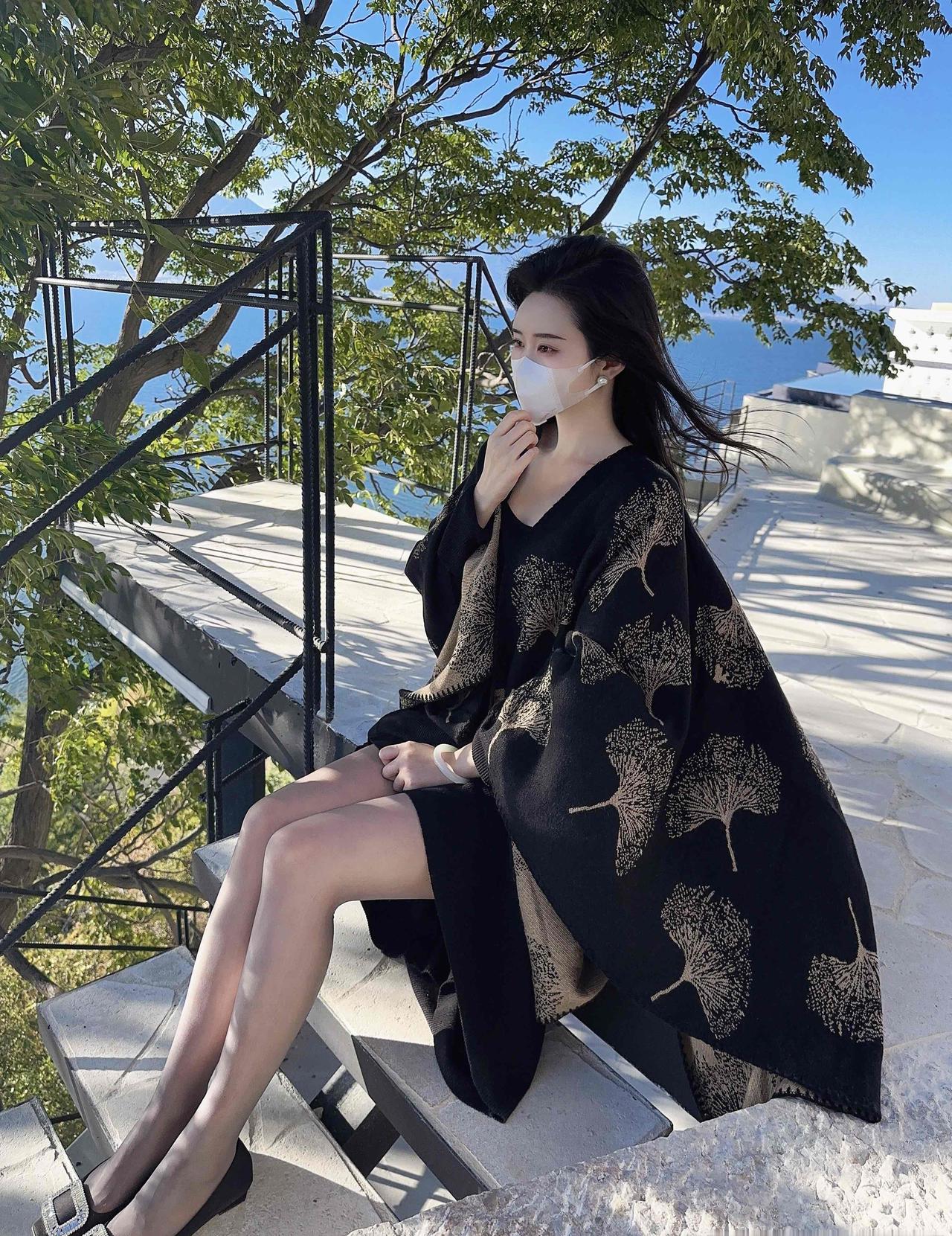 美女之所以美，是因为她们拥有独特的气质和自信的笑容。