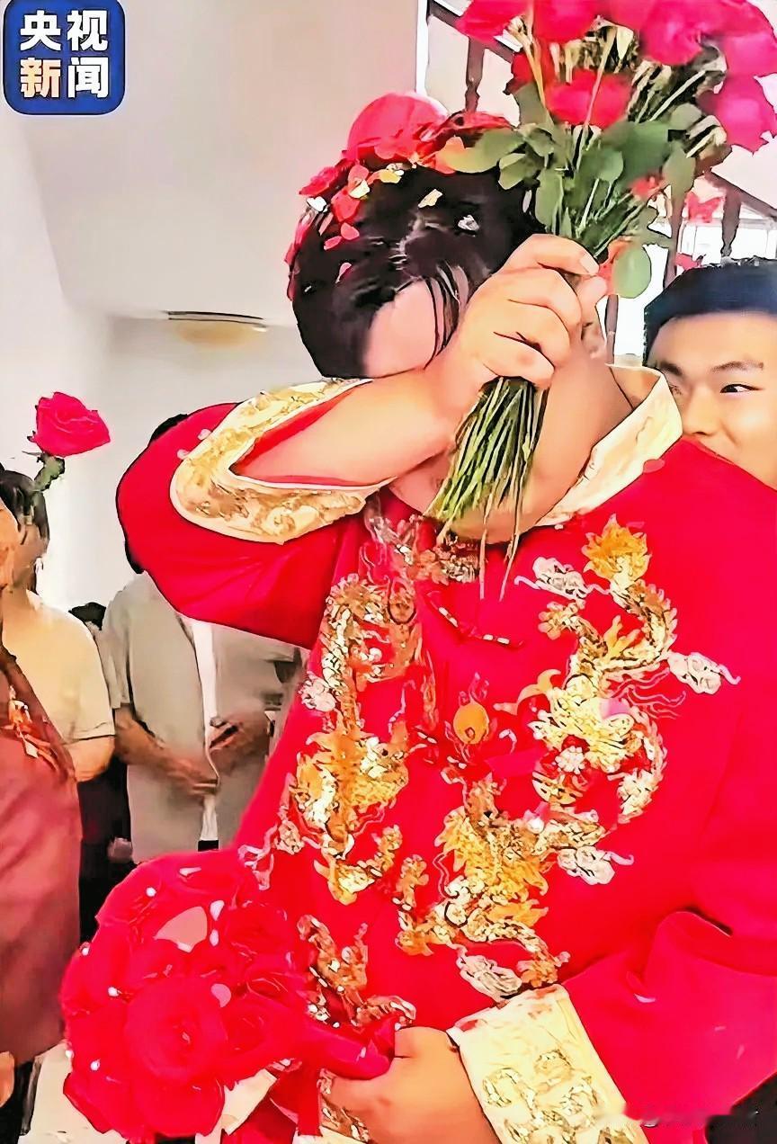 “这个丈母娘，火到央视新闻！”江苏连云港，新郎上门接亲，想过被堵门刁难，但女方家