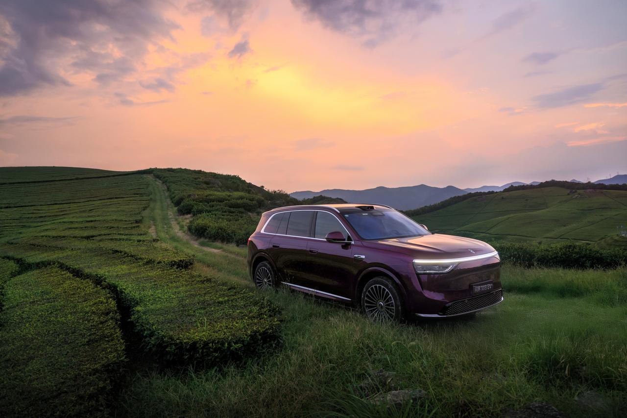 它长了多少双“眼睛”？揭秘问界M8的安全感来源你知道一台真正聪明的车，是怎么看