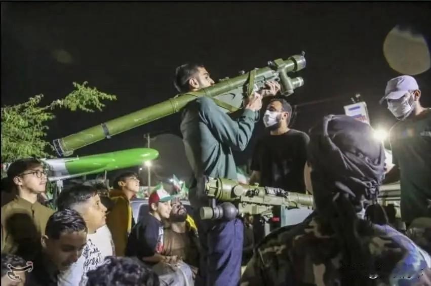 美军封锁了半天，伊朗近期又拿到了一批俄制新货，全部都是崭新的萨姆-24（9K33