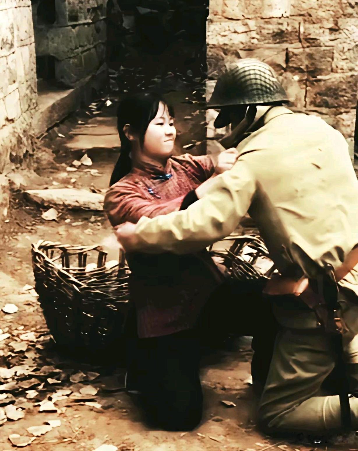 1940年一名日本军官凌辱了伪军年轻漂亮的妻子，等丈夫赶回家中，妻子已羞愤自尽丈